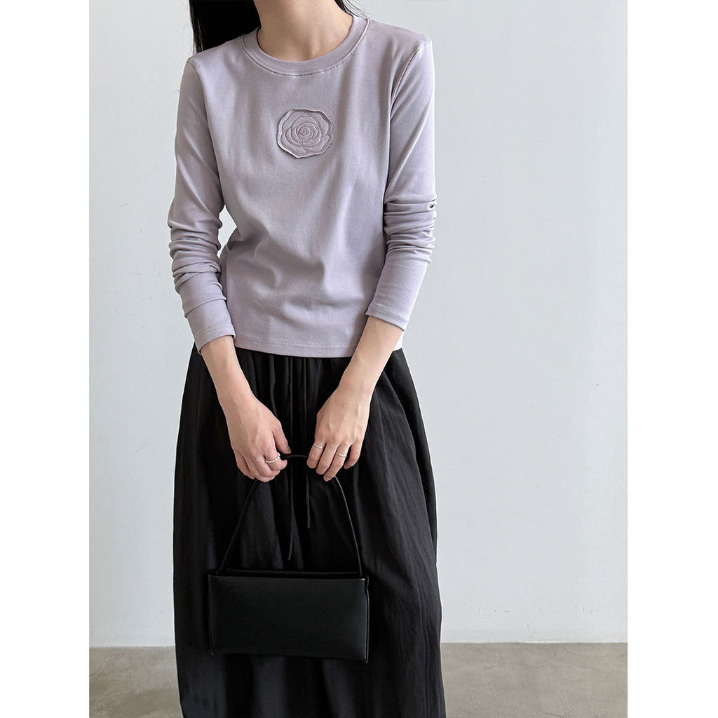 Classic Round Neck Regular Shoulder Basic Top Long Sleeve T-Shirt with Chest Applique, Versatile and Stylish