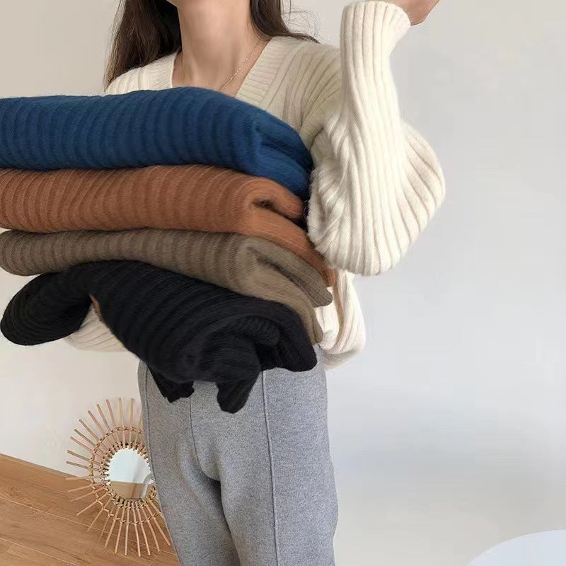 Loose and versatile knitted sweater top