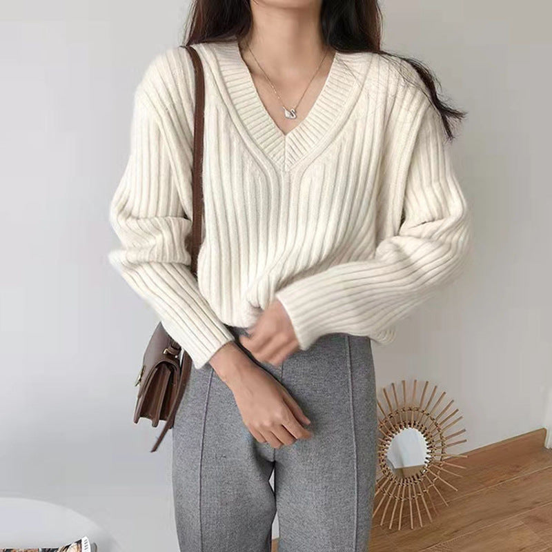 Loose and versatile knitted sweater top