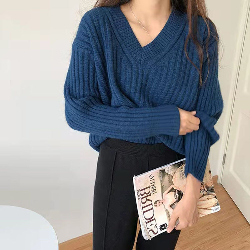 Loose and versatile knitted sweater top