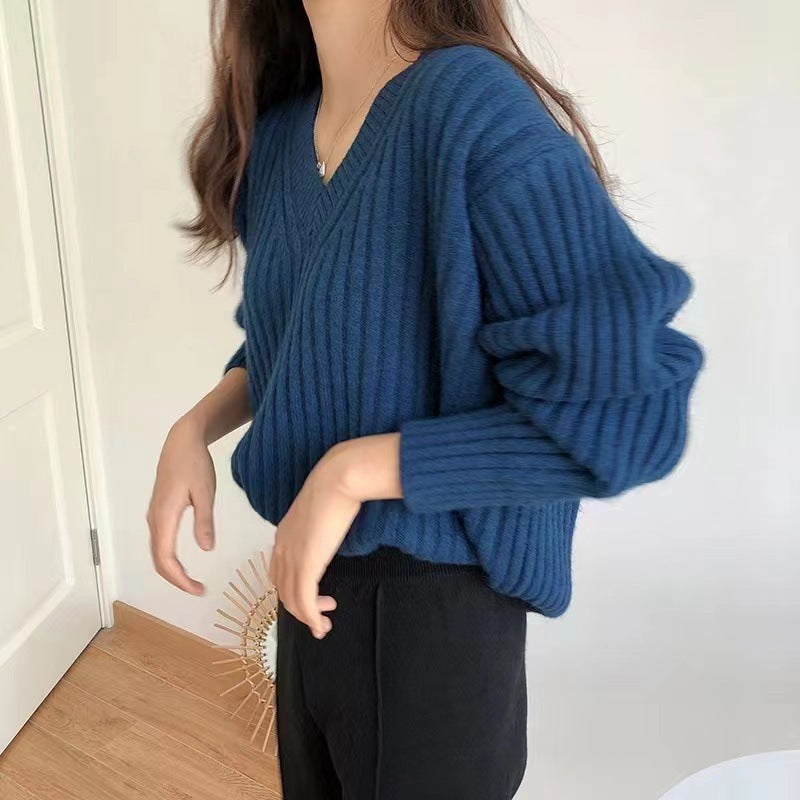 Loose and versatile knitted sweater top